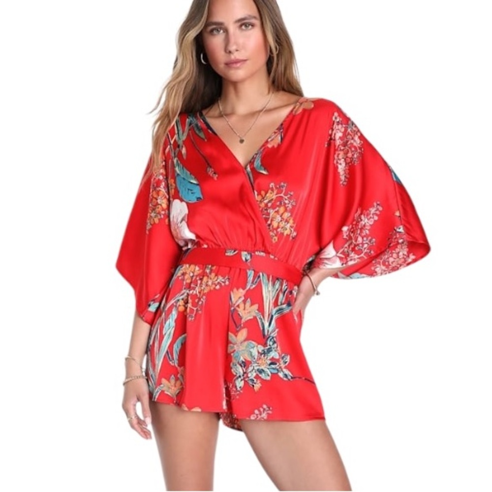 NWT Lulus Hypnotized Red Floral Satin Wrap Tie Waist Kimono Sleeve Romper - S